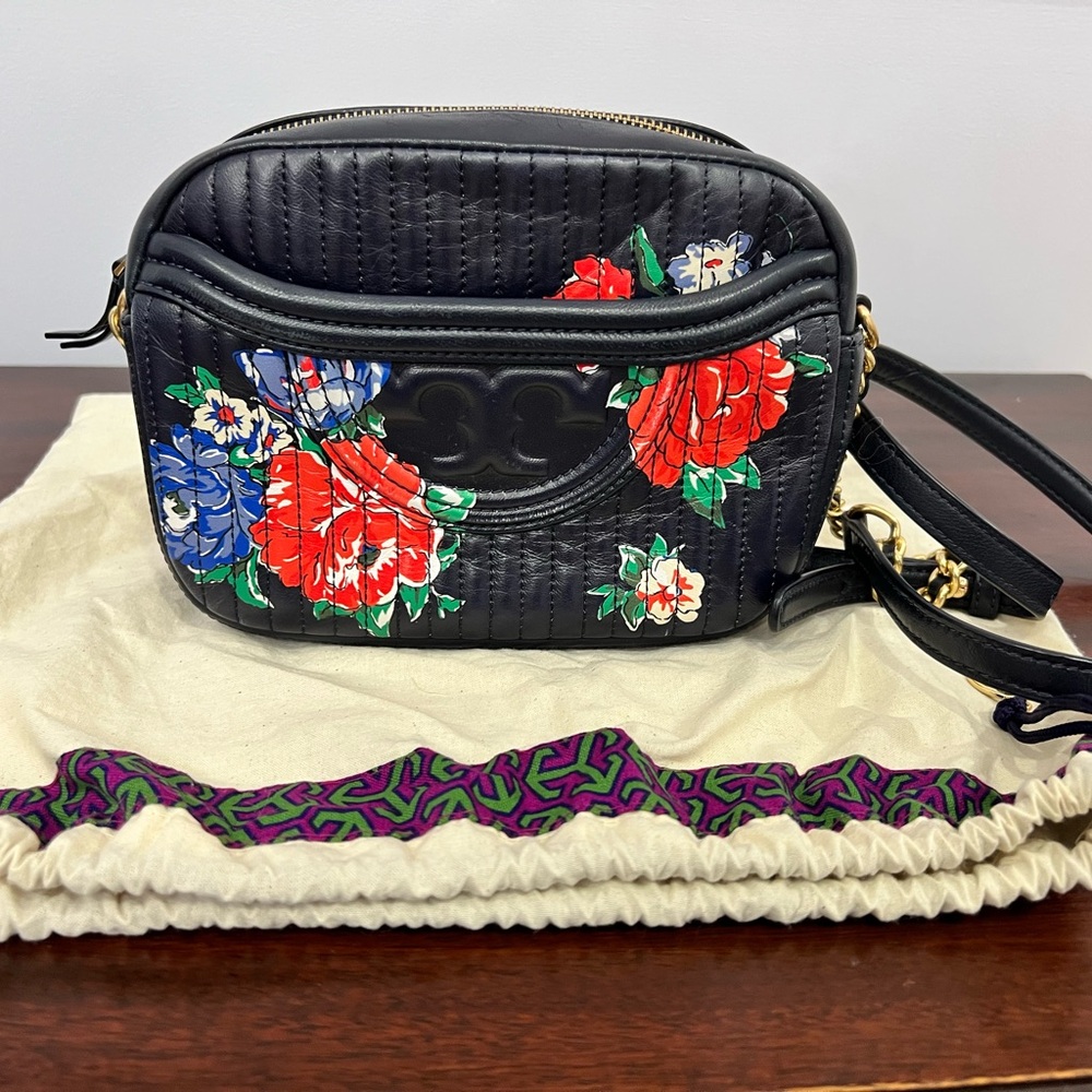 TORY BURCH FLEMING SOFT FLORAL CAMERA BAG - Picture 2 of 12